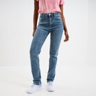 Jeans regular 5 poches coton Creeks denim stone femme - La Halle Jeans regular 5 poches coton Creeks denim stone femme à 25,99 € dans le catalogue La Halle