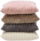 Aktuelles Zierkissen CORDI Angebot bei mömax in Koblenz ab 7,99 €
