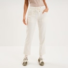 Pantalon mom taille élastiquée creme femme en promo chez La Halle Colombes à 29,99 €