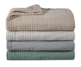 Matratzen Concord Weiden - Musselin Wohndecke Angebot im Prospekt Musselin Wohndecke bei Matratzen Concord im Weiden Prospekt für 10,00 €