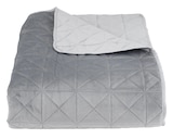 JYSK Tagesdecke ENGBLOMME 220x240 grau von JYSK für 30,00 € bei JYSK im Angebot JYSK Tagesdecke ENGBLOMME 220x240 grau von JYSK im aktuellen JYSK Prospekt