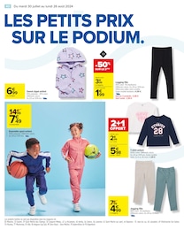 Offre Vêtements Fille dans le catalogue Carrefour du moment à la page 42