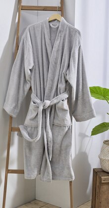 Peignoir adulte col Kimo FRINGES SINCERE - Géant Casino à Aulnay-sous-Bois Peignoir adulte col Kimo FRINGES SINCERE en promo chez Géant Casino Aulnay-sous-Bois à 29,00 €