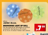 Moonshine Light Up Ball im Angebot bei Marktkauf in Reutlingen Moonshine Light Up Ball Angebote von Waboba bei Marktkauf Reutlingen für 7,99 €