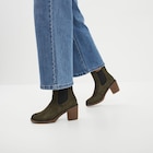 Bottines chelsea à talons aspect suédine vert kaki femme - La Halle Bottines chelsea à talons aspect suédine vert kaki femme à 24,99 € dans le catalogue La Halle