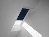 Store occultant fenêtre de toit - Polyester - Bleu foncé - 78x98cm - Brico Cash en promo chez Brico Cash Store occultant fenêtre de toit - Polyester - Bleu foncé - 78x98cm - Brico Cash dans le catalogue Brico Cash