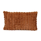 Coussin waffle 30x50cm marron en promo chez B&M Coussin waffle 30x50cm marron dans le catalogue B&M