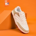Promo Baskets basses plates à lacets blanc femme à 15,00 € dans le catalogue La Halle à Guéret