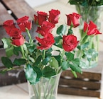 Promo Bouquet 10 roses 50 cm à 8,99 € dans le catalogue Intermarché Contact à Lorquin