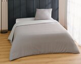 1 couette 140x200cm tempérée + 1 oreiller 60x60cm + 1 parure de lit 140x200cm avec 1 taie d'oreiller 63x63cm - U MAISON en promo chez Hyper U Périgueux à 24,95 €