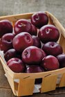 Promo Prune rouge et/ou jaune à 2,19 € dans le catalogue Intermarché Super à Plozévet