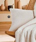 Promo Coussin effet mouton toucher velours à 9,90 € dans le catalogue Intermarché à Domarin