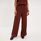 Pantalon effet gaufré fluide bordeaux femme en promo chez La Halle Aulnay-sous-Bois à 19,99 €