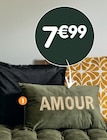 1/ Coussin brodé - B&M 1/ Coussin brodé à 7,99 € dans le catalogue B&M