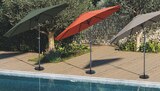 Le parasol rond inclinable en promo chez Bazarland Pau à 36,99 €