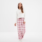 La Halle Lille - Promo Ensemble pyjama effet polaire 3 pièces rose femme Promo Ensemble pyjama effet polaire 3 pièces rose femme à 29,99 € dans le catalogue La Halle à Lille
