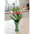 Muguet 5 brins et 2 œillets de poète dans un grand vase en promo chez Carrefour Market Niort à 6,99 €