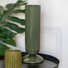 Vase sur pied vert à 3,84 € dans le catalogue B&M