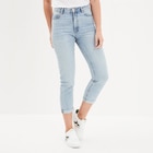 Promo Jeans mom 7/8ème taille haute coton denim bleach femme à 25,99 € dans le catalogue La Halle à Orchies