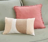 Promo Coussin deco 30x50cm à 8,90 € dans le catalogue Super U à Brest