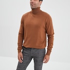 Promo Pull avec col roulé camel homme à 9,99 € dans le catalogue La Halle à Proville