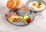 Großes „Guten Morgen“-Frühstück bei XXXLutz Möbelhäuser im Prospekt "" für 6,90 €