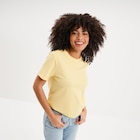 Promo T-shirt col rond manches courtes coton jaune pastel femme à 4,99 € dans le catalogue La Halle à Lanester