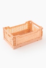 Caisse de rangement pliable 24x17x11cm en plastique recyclé en promo chez Monoprix Margaret Caisse de rangement pliable 24x17x11cm en plastique recyclé dans le catalogue Monoprix Margaret
