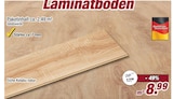 Laminatboden Eiche Kelabu natur bei POCO im Prospekt  für 8,99 €
