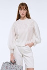 Blouse unie en dentelle dans le catalogue Monoprix Margaret