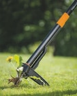 Désherbeur Xact 4 dents - Fiskars en promo chez Super U Niort à 32,90 €