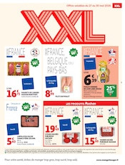 Promos Poulet dans le catalogue "La Fête De MAMAN" de Auchan Hypermarché Poulet en promo dans le catalogue Auchan Hypermarché à la page 3