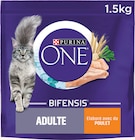 Croquettes pour chat adulte élaboré avec du poulet - Purina One dans le catalogue Intermarché Super