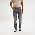 Jeans slim 5 poches denim gris homme en promo chez La Halle Jeans slim 5 poches denim gris homme dans le catalogue La Halle