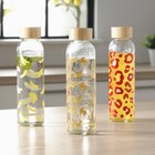 Gourde bouteille en verre avec bouchon bambou 500ml Ø6,5xH22cm en promo chez Gifi Gourde bouteille en verre avec bouchon bambou 500ml Ø6,5xH22cm dans le catalogue Gifi