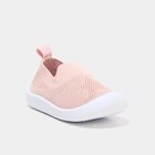 Tennis semelle souple bout renforcé rose bébé fille en promo chez La Halle Tennis semelle souple bout renforcé rose bébé fille dans le catalogue La Halle