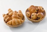 Pain au chocolat ou croissants prix mini en promo chez Super U Pain au chocolat ou croissants prix mini dans le catalogue Super U