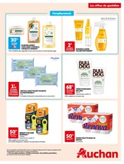 Promos Lingettes Nettoyantes dans le catalogue "Encore + d'économies sur vos courses du quotidien" de Auchan Hypermarché à la page 13