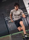 Tee-shirt de compression Homme - UNDER ARMOUR en promo chez Intersport Tee-shirt de compression Homme - UNDER ARMOUR dans le catalogue Intersport