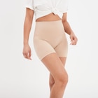 Promo Short cycliste gainant sans couture beige femme à 15,99 € dans le catalogue La Halle à Le Blanc