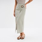 Jupe midi portefuille avec boucle vert kaki femme en promo chez La Halle Jupe midi portefuille avec boucle vert kaki femme dans le catalogue La Halle