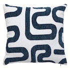 Promo Coussin jacquard Safina bleu égéen à 9,99 € dans le catalogue Maxi Bazar à Arles