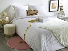 Coffret housse de couette 200x200 cm + 1 drap housse 140x190 cm + 2 taies d’oreiller GIFT STRIPES SATIN - Géant Casino à Saint-Maur-des-Fossés Coffret housse de couette 200x200 cm + 1 drap housse 140x190 cm + 2 taies d’oreiller GIFT STRIPES SATIN en promo chez Géant Casino Saint-Maur-des-Fossés à 39,00 €