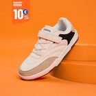 Promo Baskets basses fermeture à scratchs blanc garçon à 10,00 € dans le catalogue La Halle à Nogent-le-Rotrou