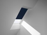 Store occultant fenêtre de toit - Polyester - Bleu foncé - 114x118cm - Brico Cash dans le catalogue Brico Cash