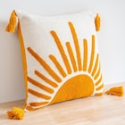 B&M - Coussin soleil 40x40cm : offre du catalogue Promo Coussin soleil 40x40cm à 8,99 € dans le catalogue B&M ""