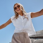 Chemise broderie anglaise sans manches blanc femme en promo chez La Halle Chemise broderie anglaise sans manches blanc femme dans le catalogue La Halle