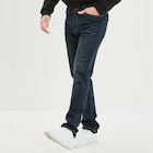 Jeans straight 5 poches Liberto denim brut homme en promo chez La Halle Jeans straight 5 poches Liberto denim brut homme dans le catalogue La Halle