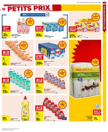 Promo Lessive Poudre dans le catalogue Carrefour du moment à la page 5