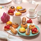 16 petits fours en promo chez Carrefour Cherbourg-Octeville à 8,99 €